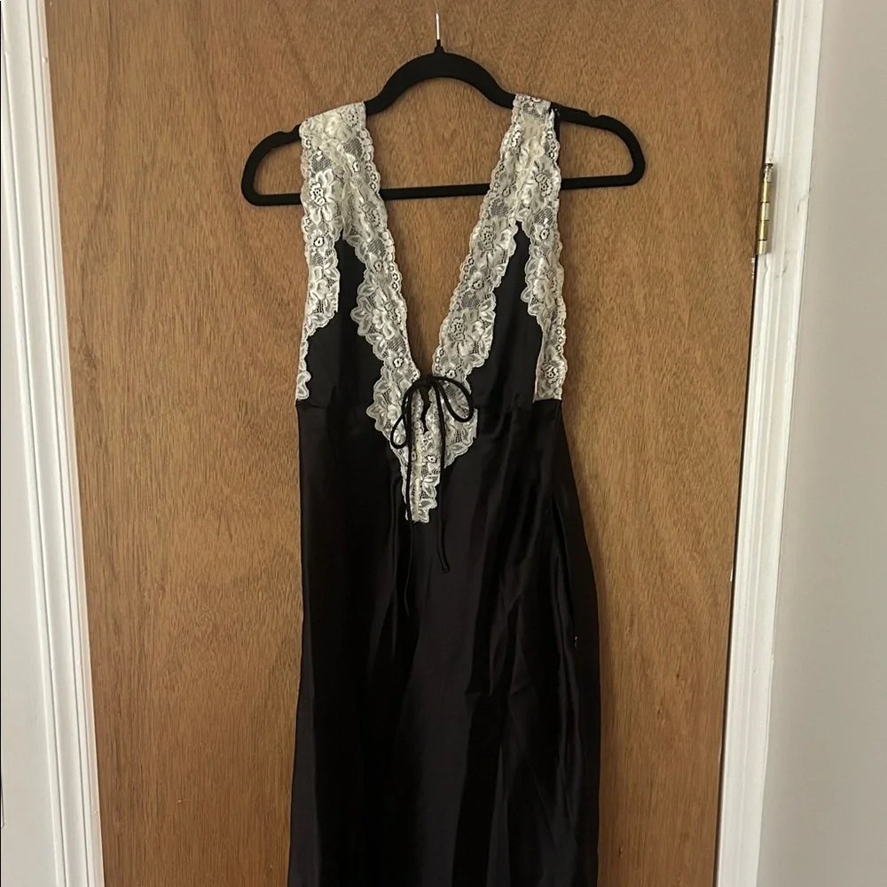 NWT Black and Cream Lace Maxi Dress - Picture 5 of 10